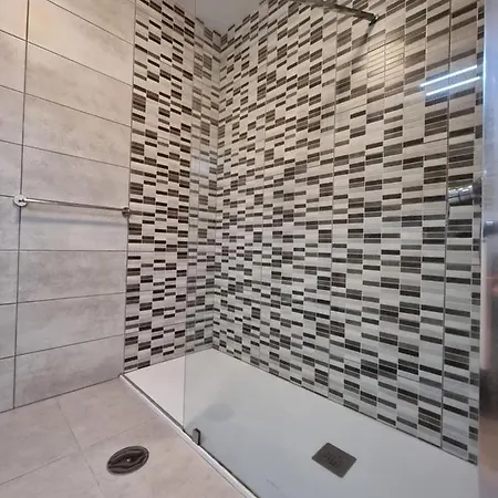 Studio No 2 Just 100 To And Sea, Large Terrace, Heated Pool, Wifi, Aircondition For A Fee Плайя-де-лас-Амерікас