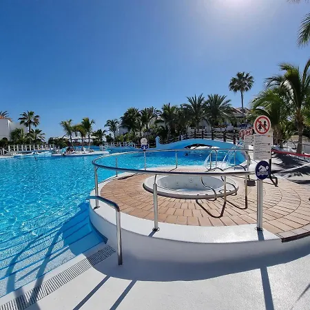 Studio No 2 Just 100 To And Sea, Large Terrace, Heated Pool, Wifi, Aircondition For A Fee Playa de las Americas (Tenerife)